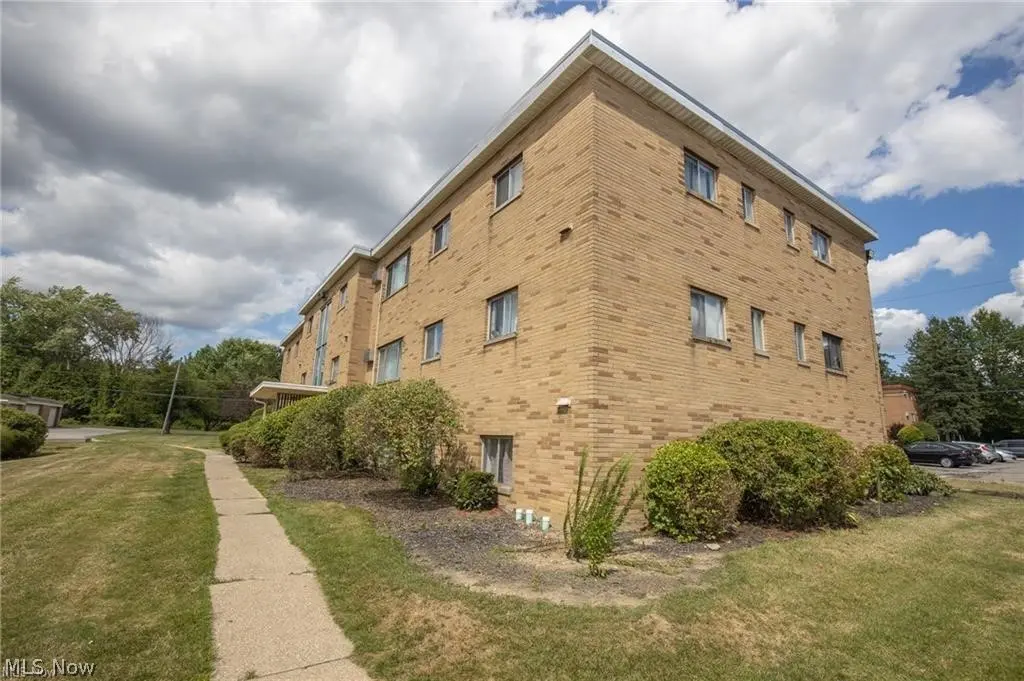 5200 Royalton Rd Unit C4