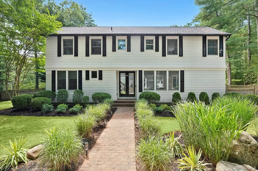 5 Spread Oak Ln