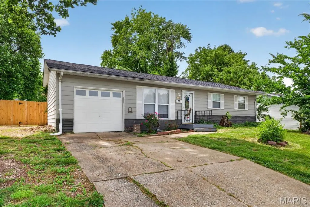 807 Estate Dr