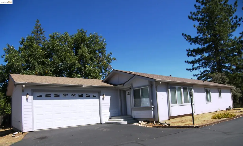 22877 E Parkwood Dr