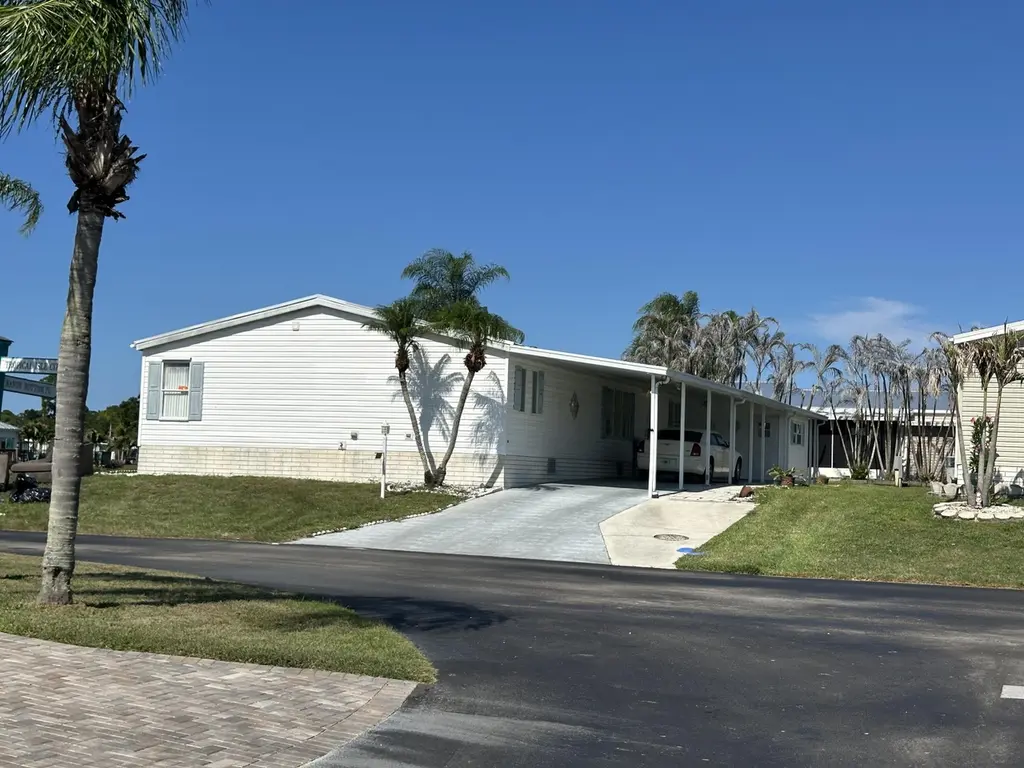 555 Tropical Isles Cir