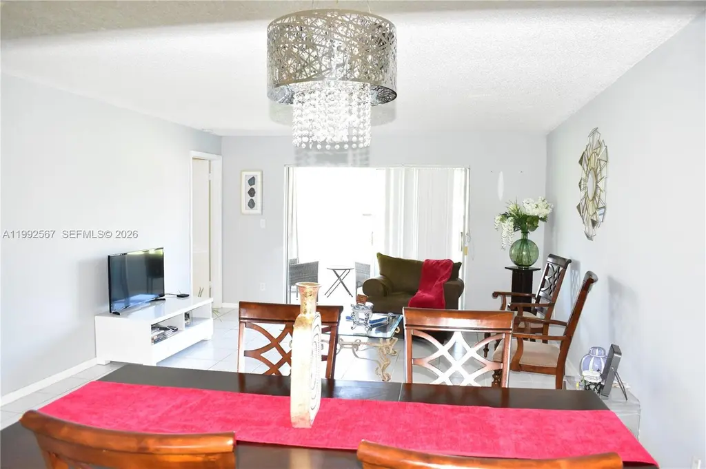 9020 Sunrise Lakes Blvd #304