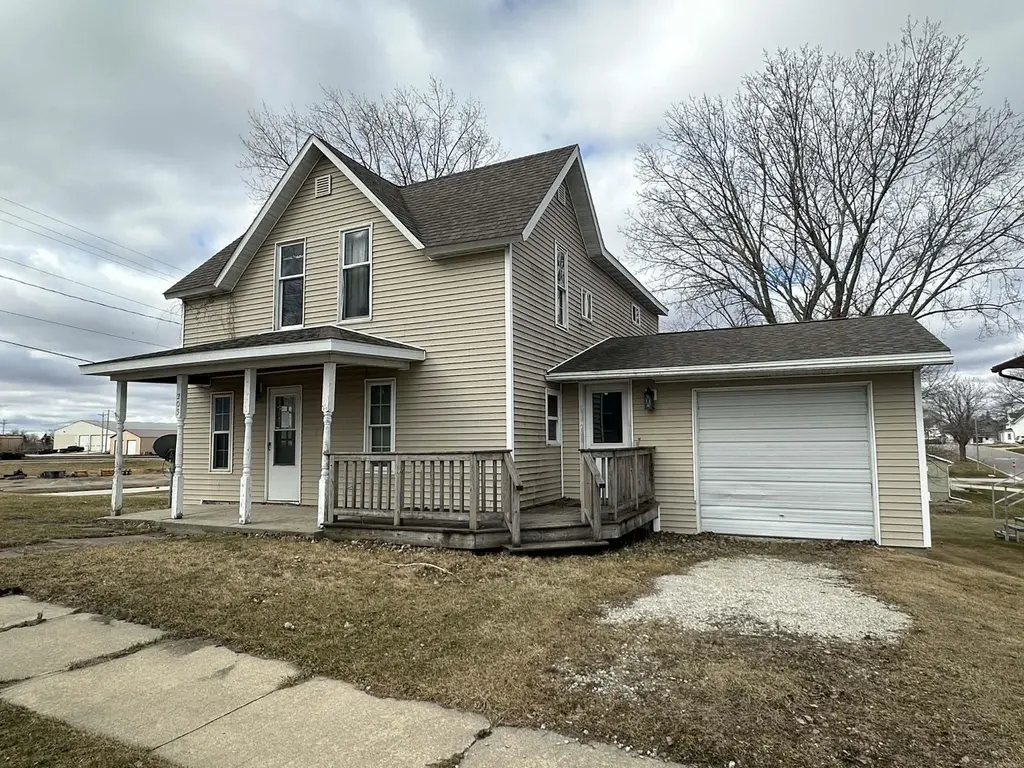 203 N Iowa St