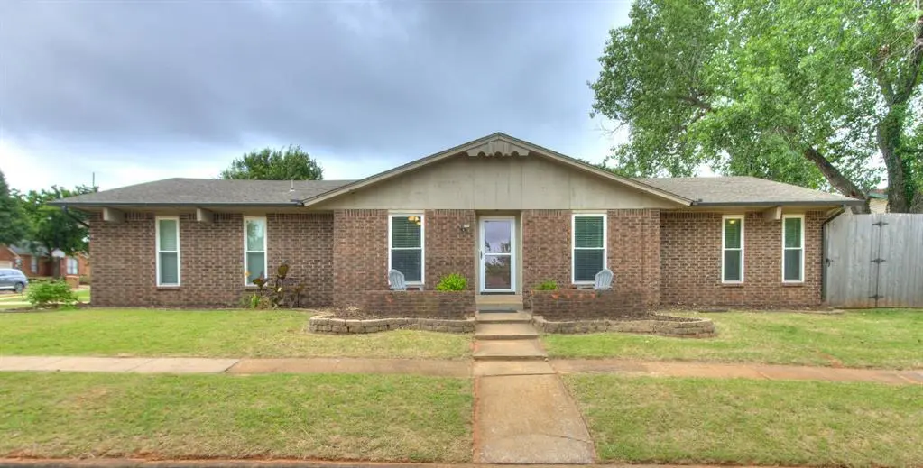 1019 N Blackwelder Ave