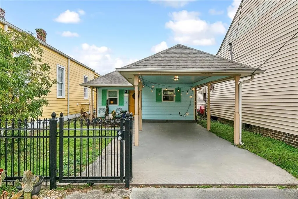 2005 Josephine St