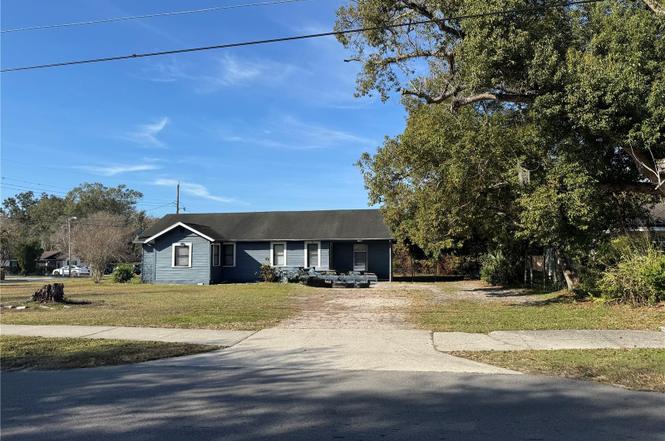 1049 Plateau Ave