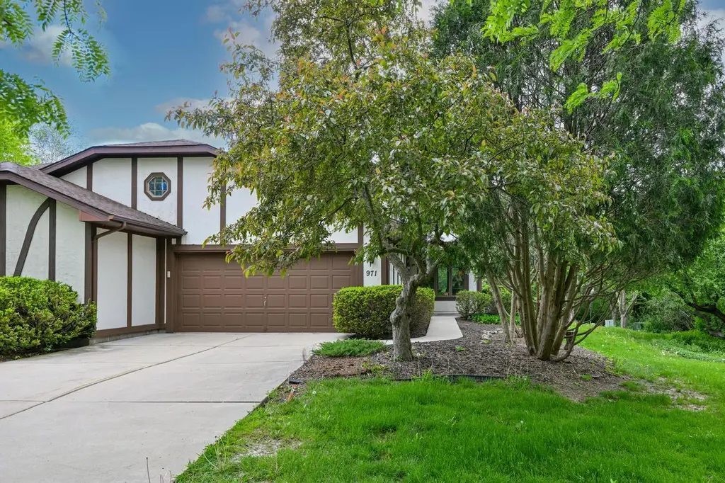 971 S Imperial Dr