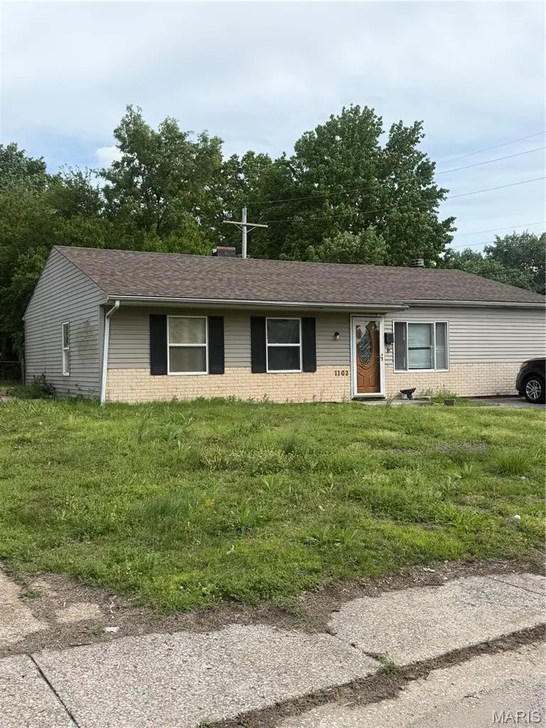 1102 Saint Clement Dr