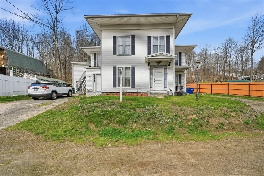 1104 Main St