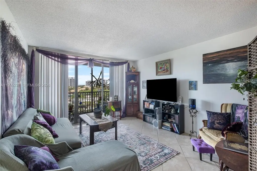3475 N Country Club Dr #619