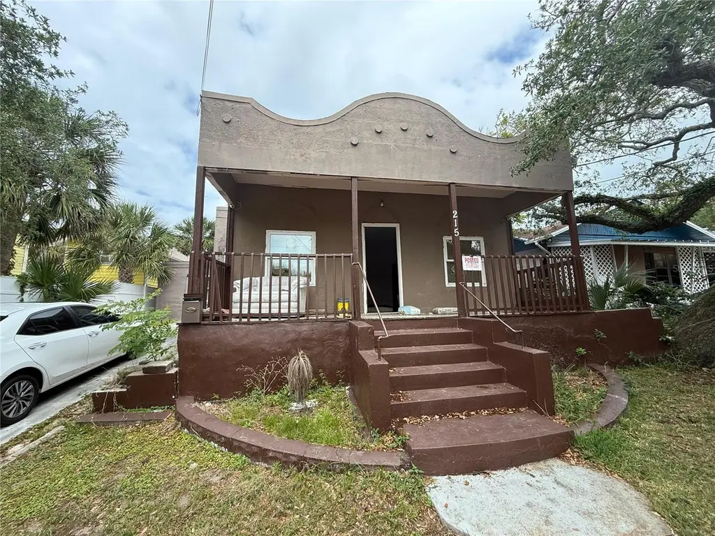 215 S Oleander Ave