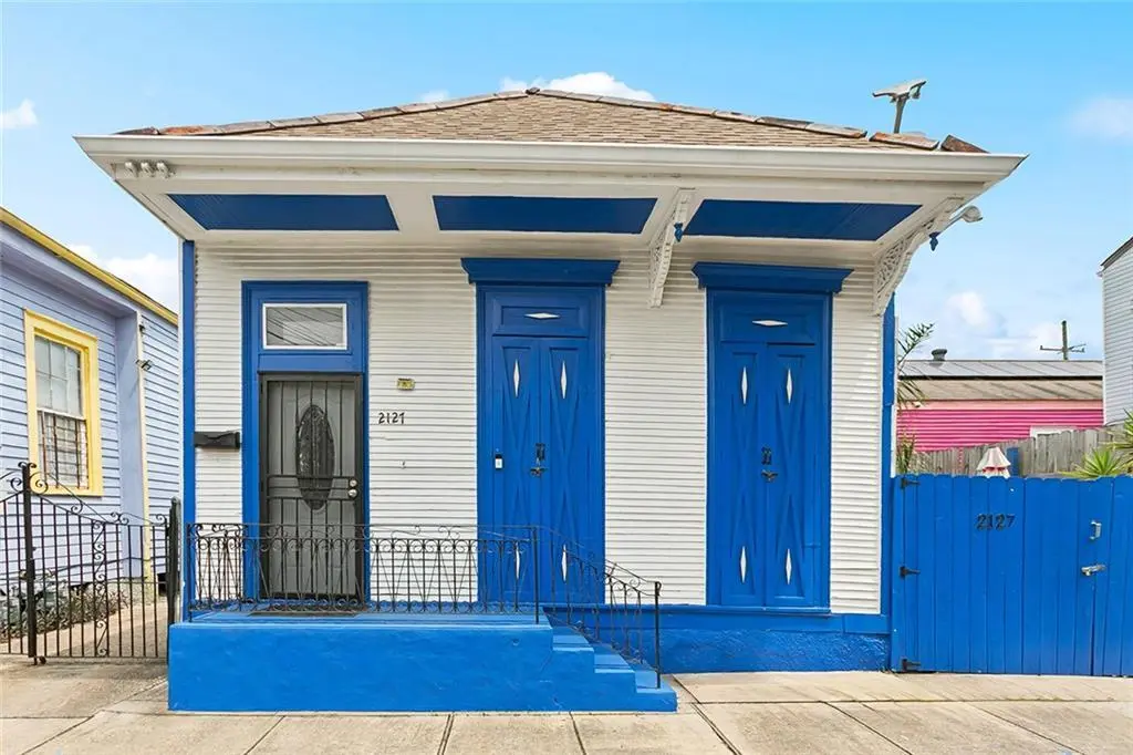 2127 Urquhart St