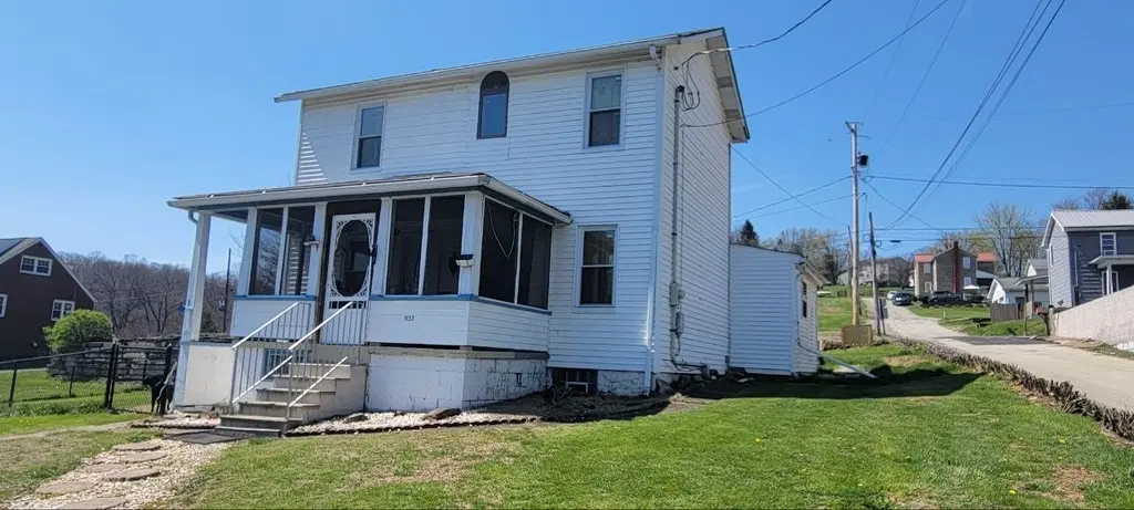 1653 Main St