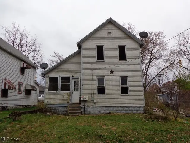 590 Flora Ave