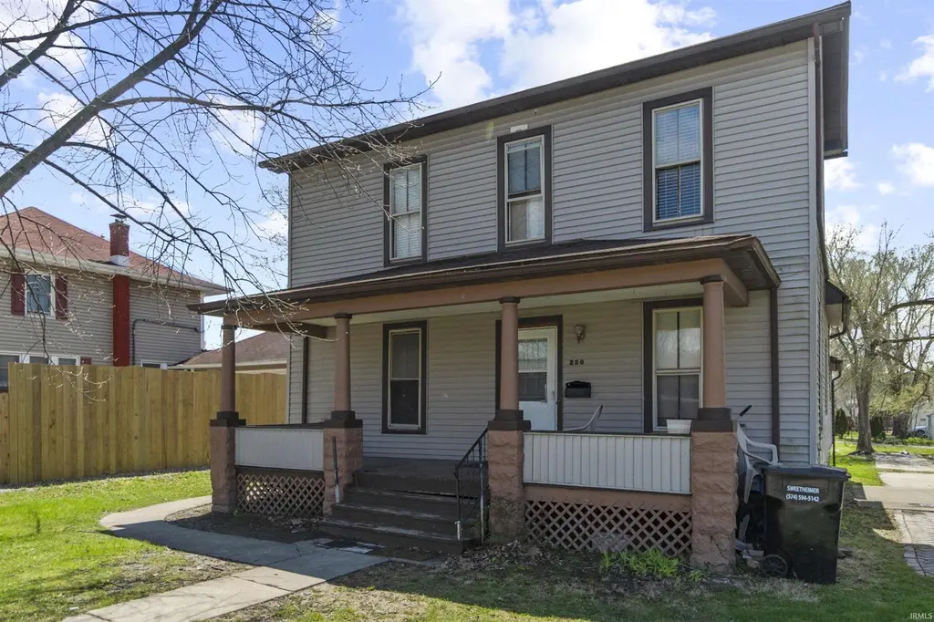 220 E Van Buren St