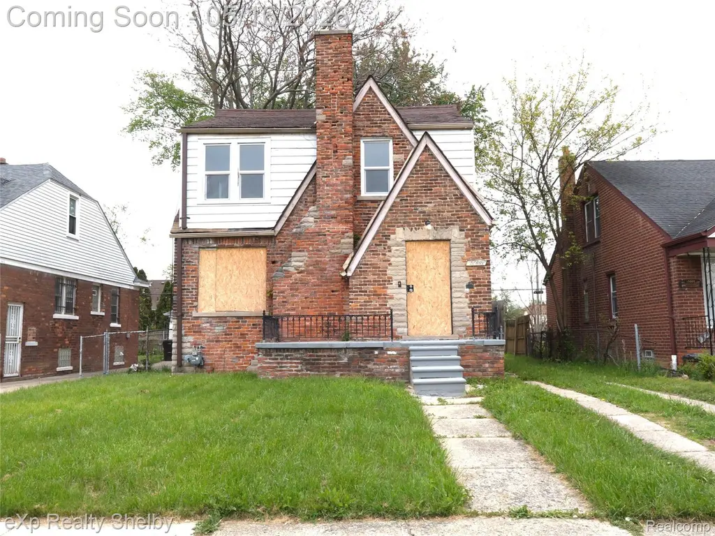 15008 Strathmoor St
