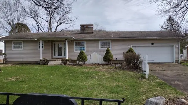 272 Whittier Dr N