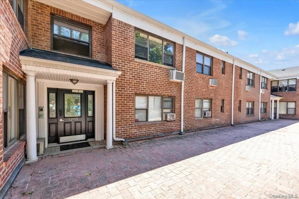 1205 E Broadway Unit F-13