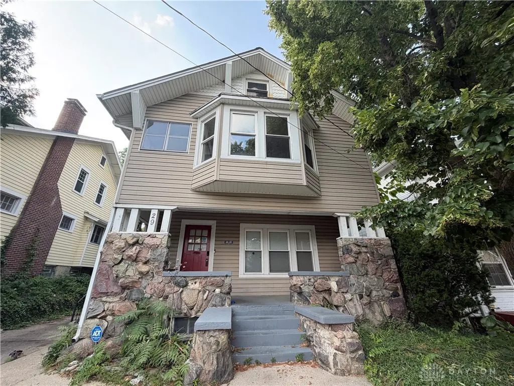 29 Laura Ave