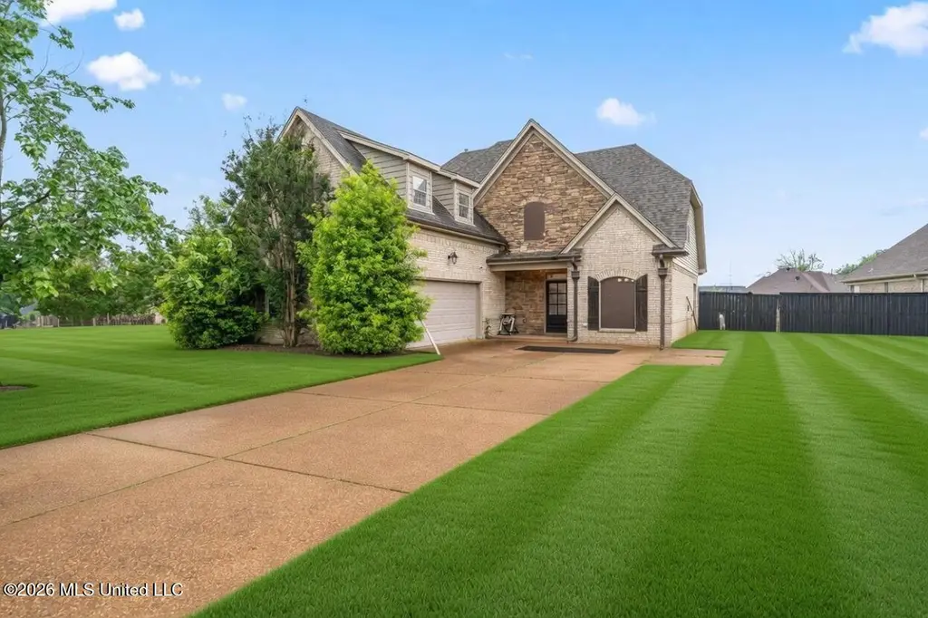 815 Saddle Creek Cv