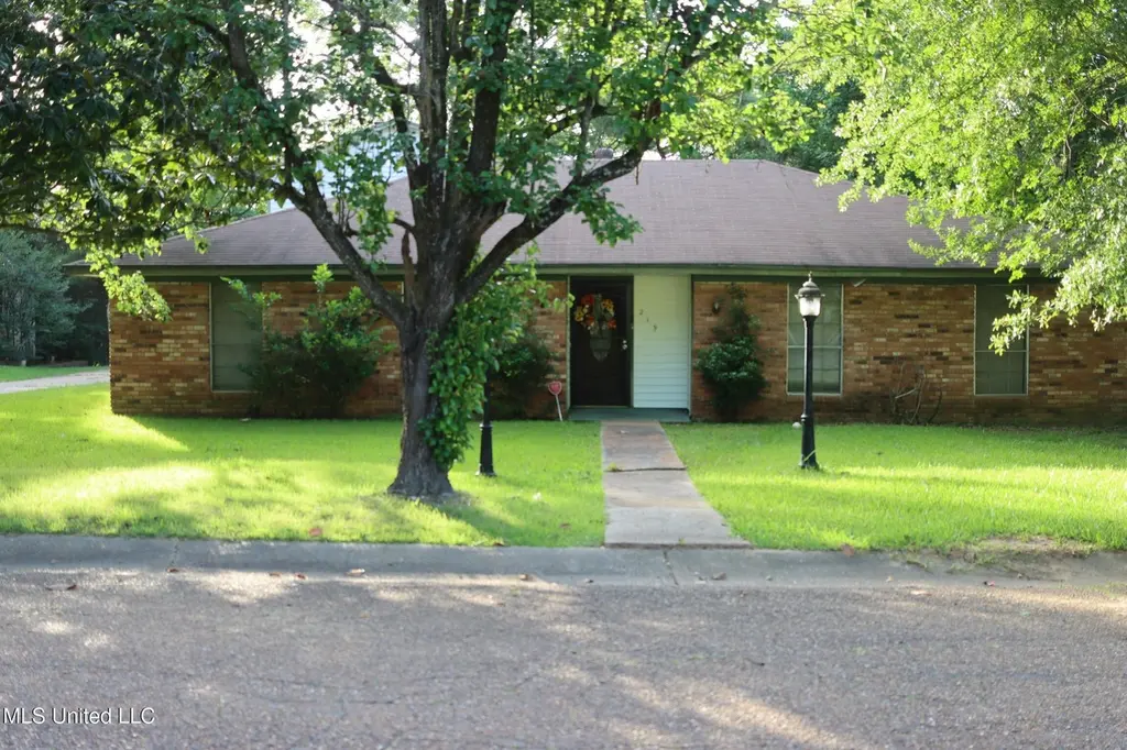219 Lake Cove Dr