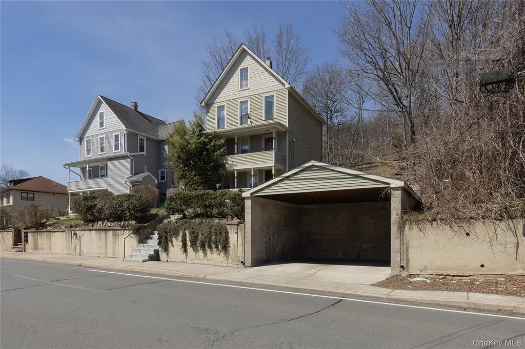 46 Wayne Ave