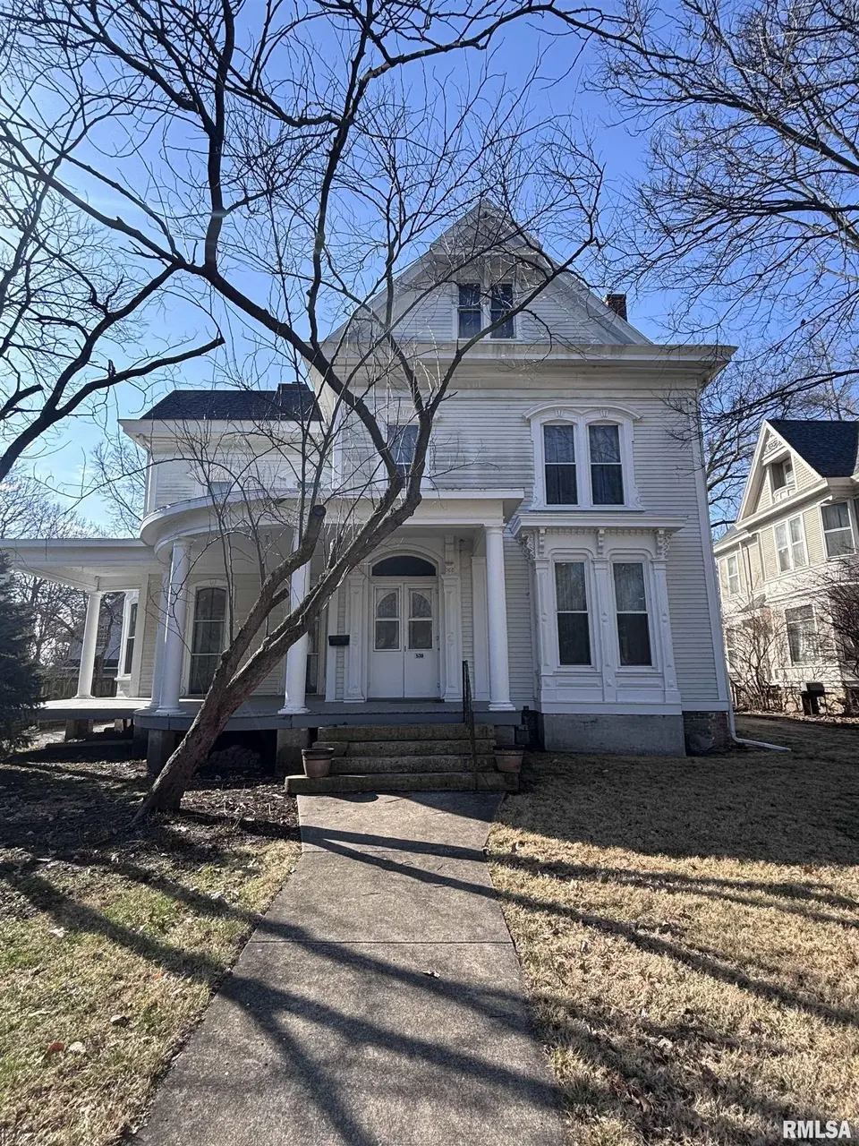 839 W State St