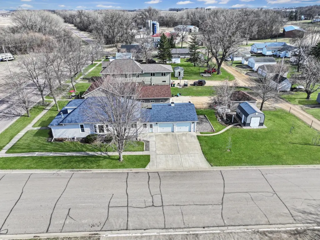401 Lake Ave S
