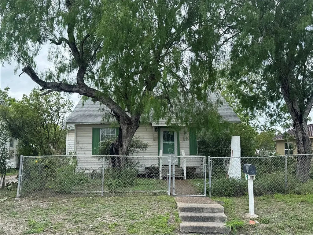 635 Victoria Ave
