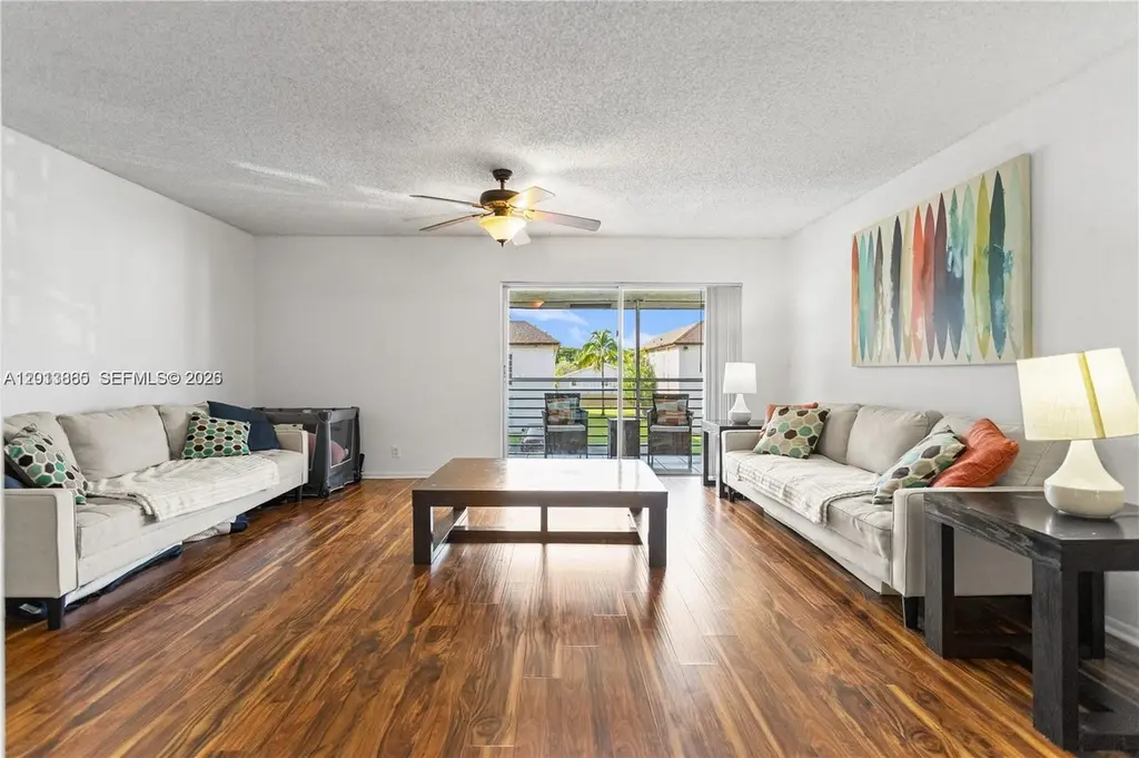 447 N Laurel #1906