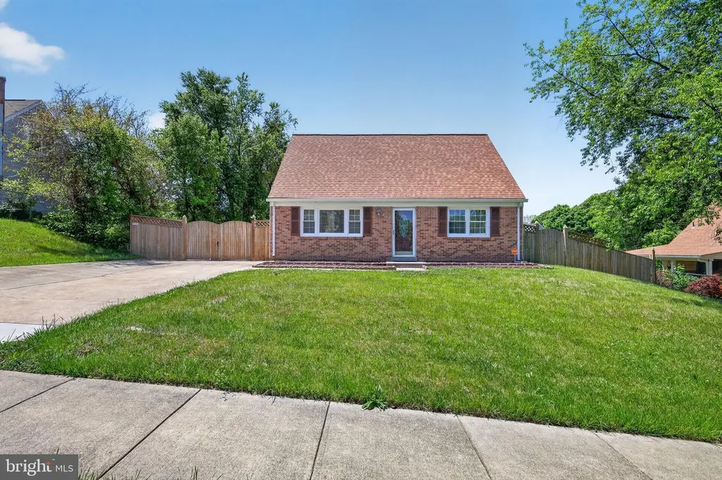 10003 Dakin Ct