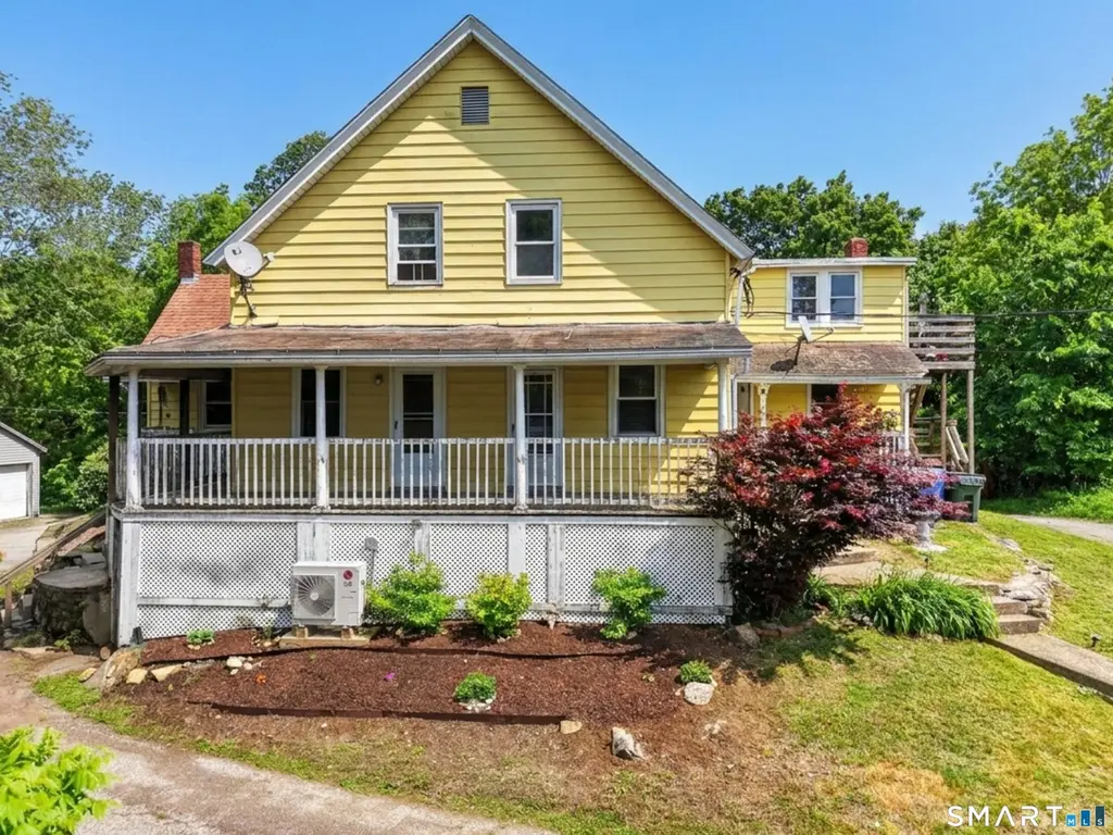 87 Hunters Ave