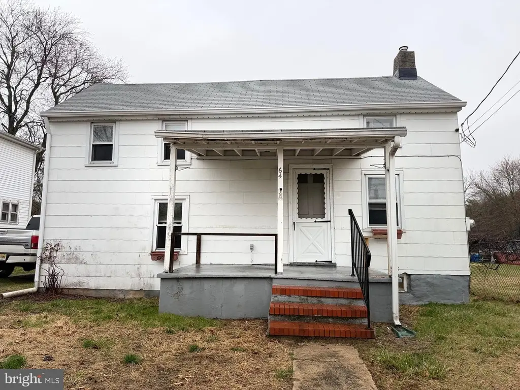 64 Maple Ave