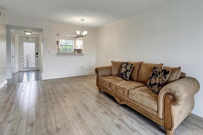 9010 Sunrise Lakes Blvd #306