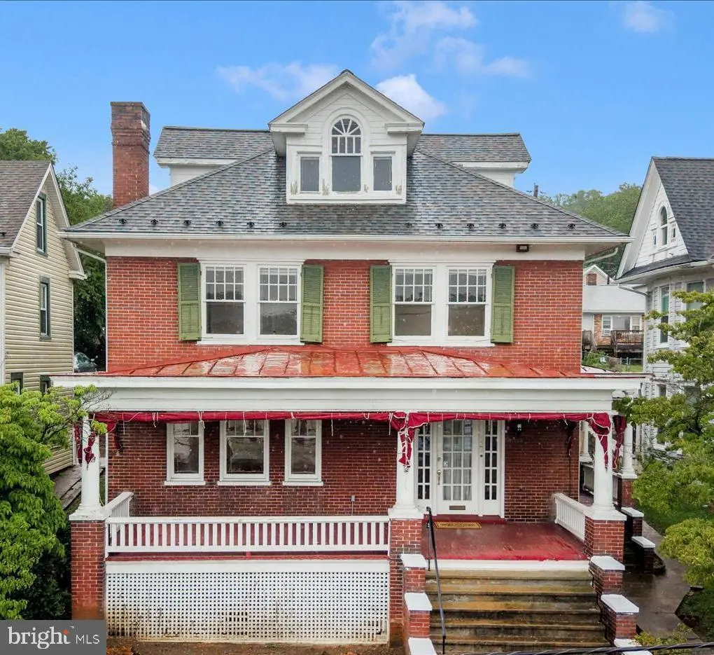 523 W Potomac St