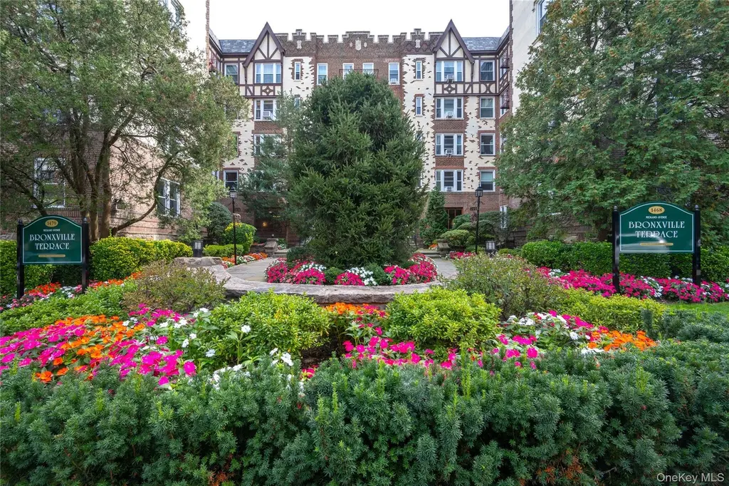 1468 Midland Ave Unit 4D