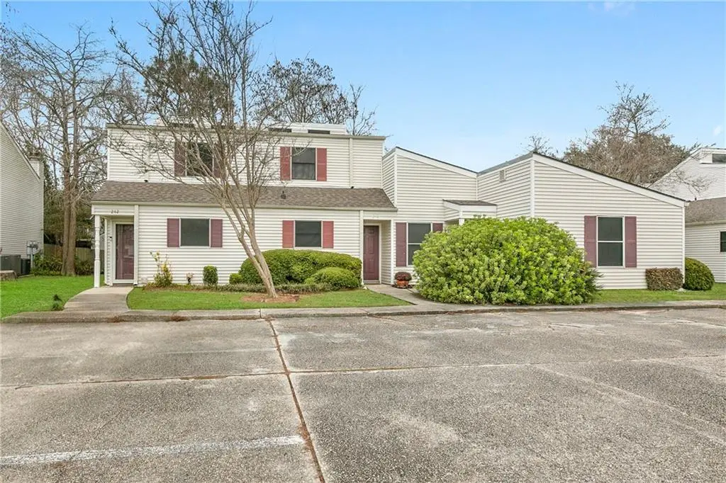 242 Putters Ln #242