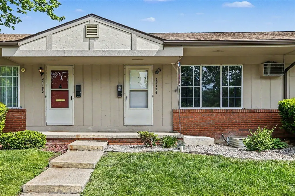 25176 Potomac Dr #2