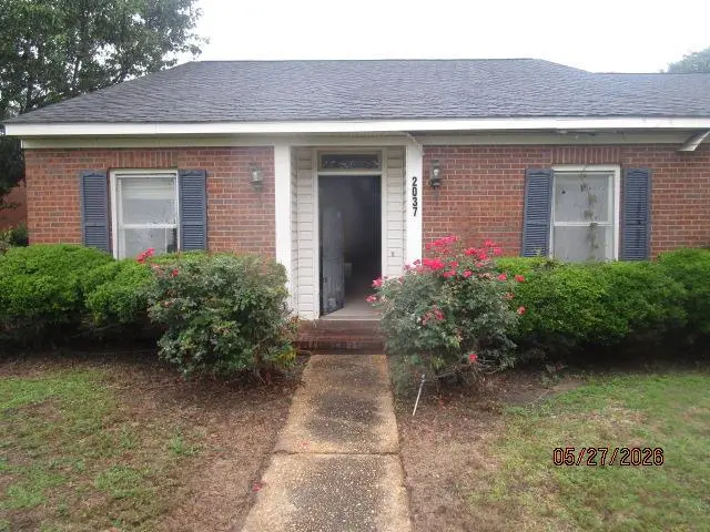 2037 Stuart Ave