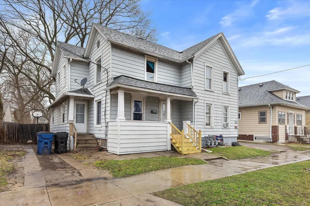 1718 Erie St