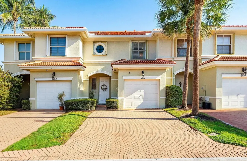 6102 Seminole Gardens Cir