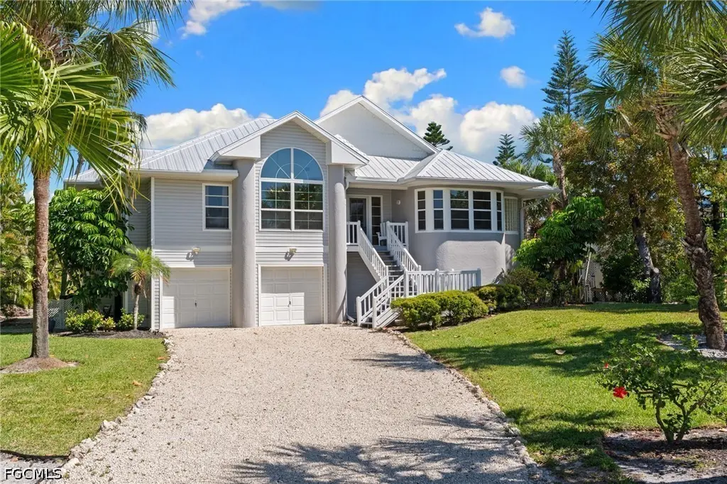 480 Las Tiendas Ln