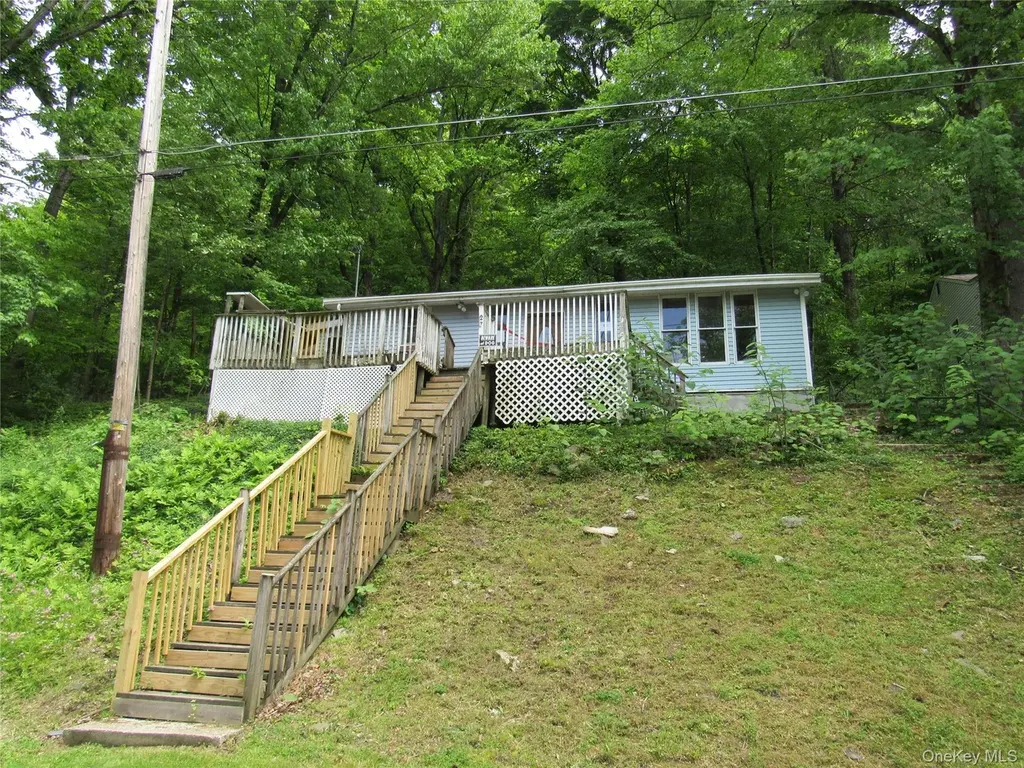 27 Lake Claire Dr
