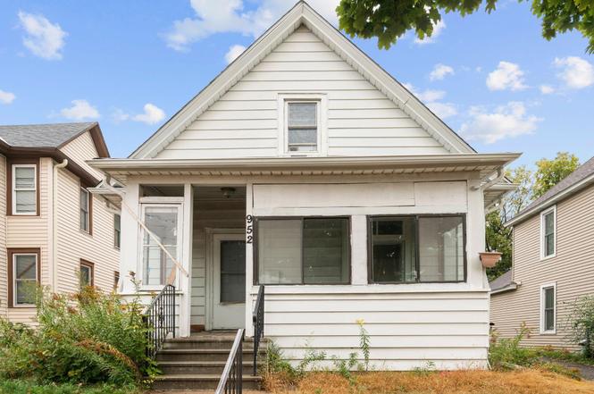 952 Western Ave N