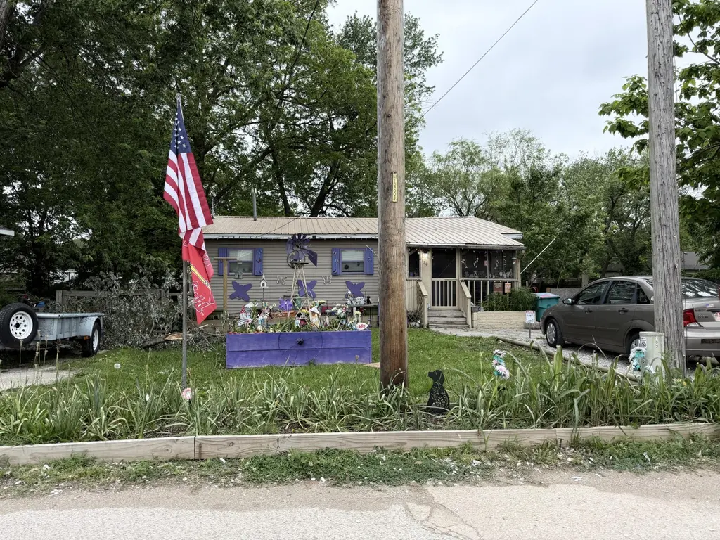 130 S Walnut Ave