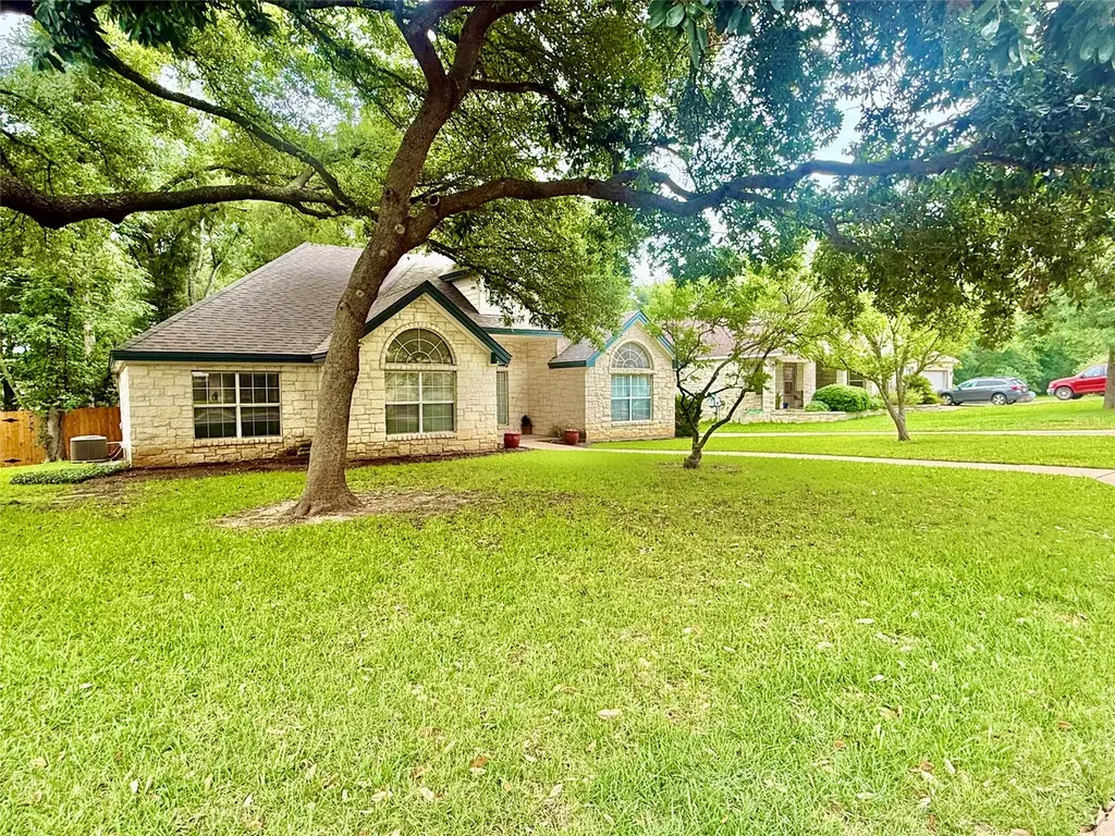 1127 Robin Rd