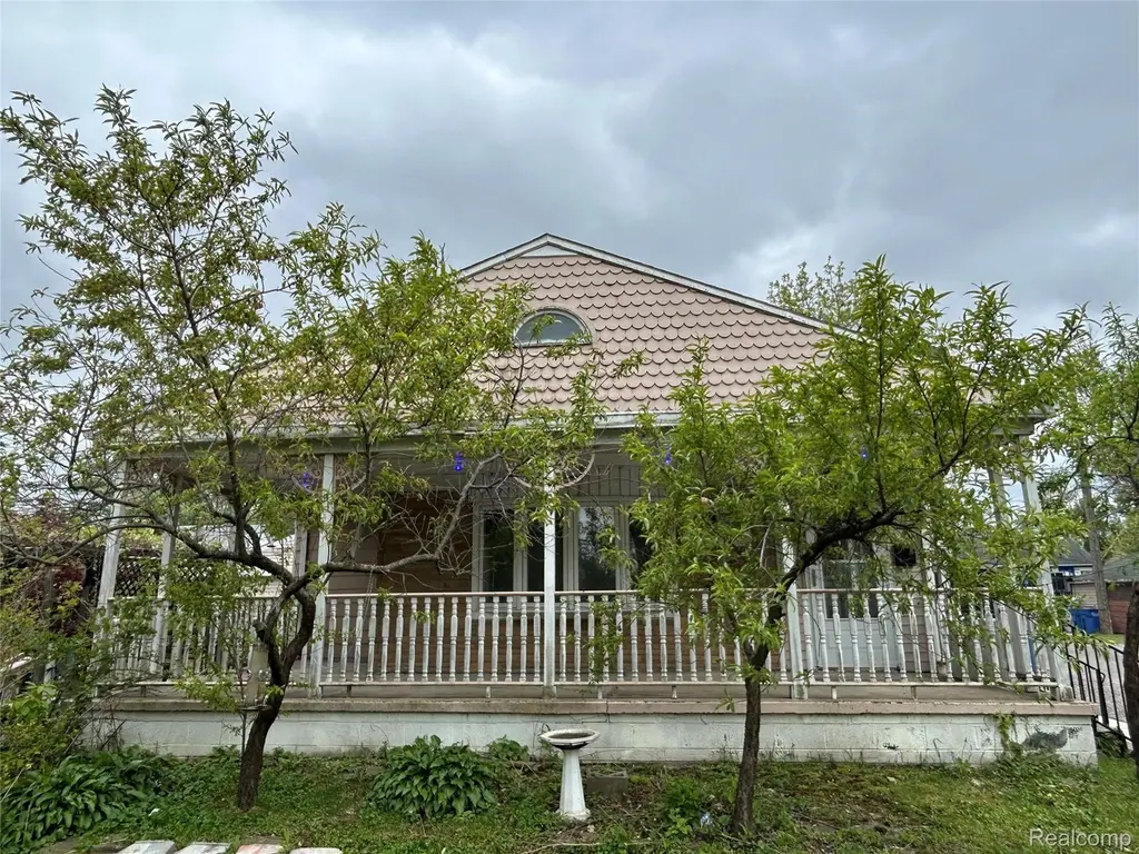 7004 Orchard Ave