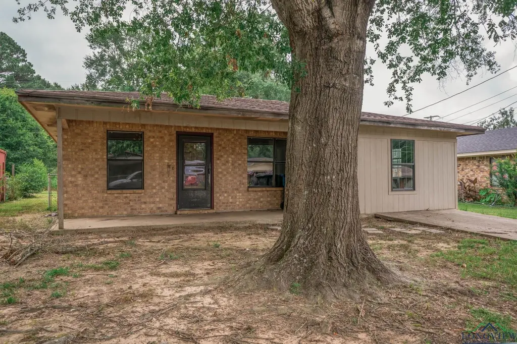 308 N Lee Dr