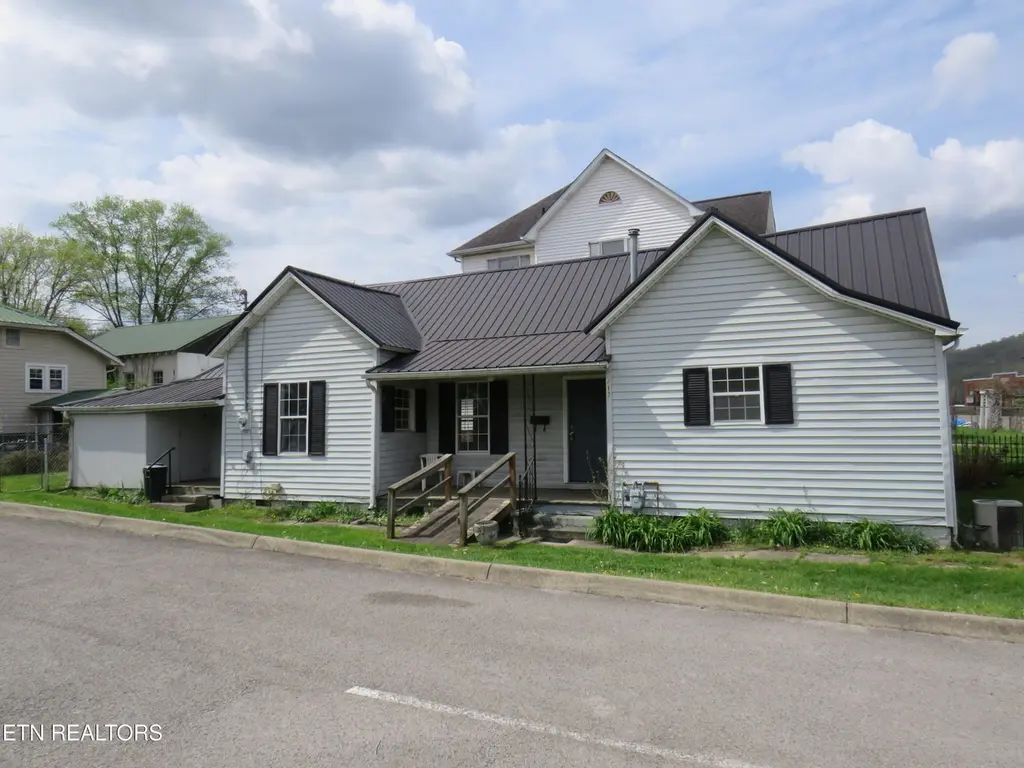 413 S Main St