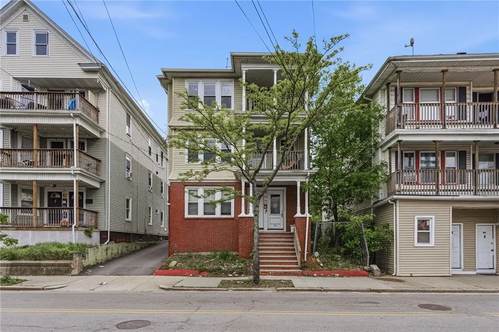 72 Academy Ave